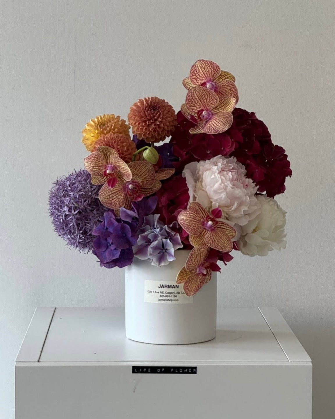 LARGE FLOWER ARRANGEMENT