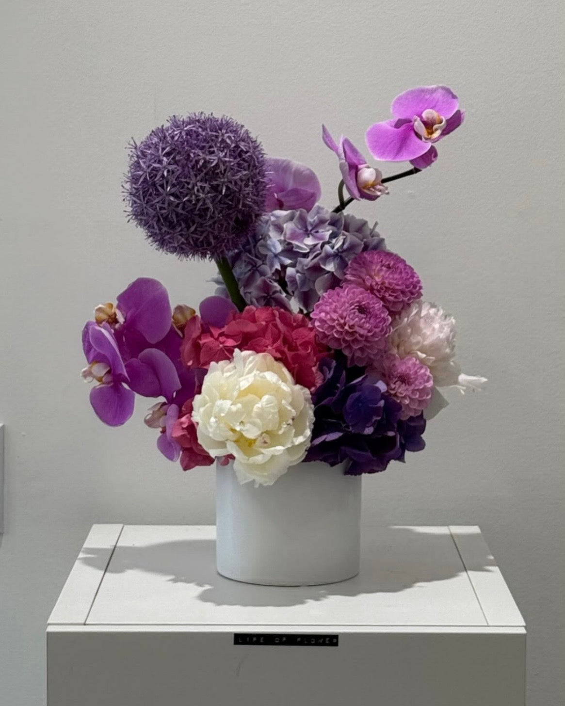 LARGE FLOWER ARRANGEMENT