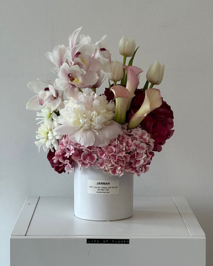 LARGE FLOWER ARRANGEMENT